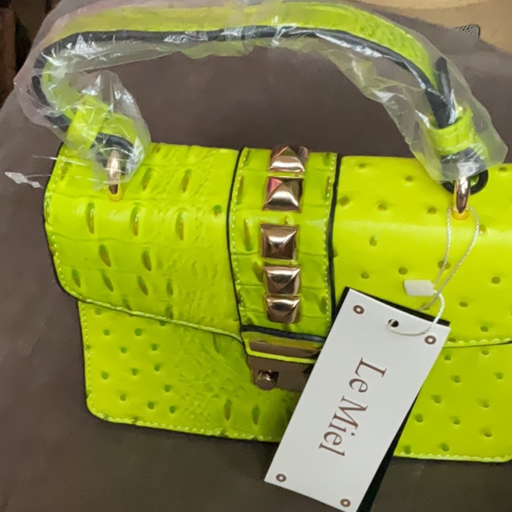 Green vegan bag with strap